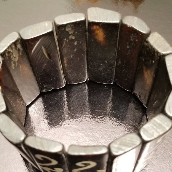 Coconut Shell Stretch Bracelet - Picture 8 of 9